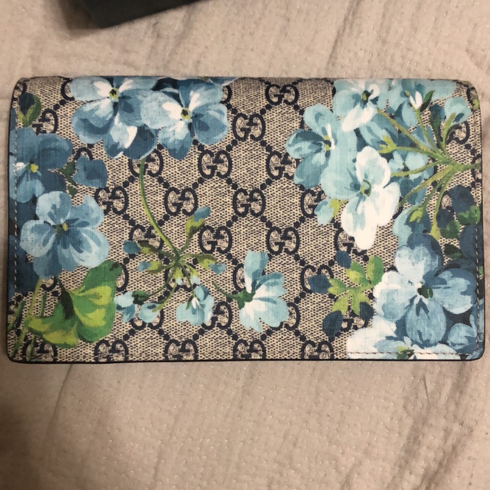 Gucci wallet on chain